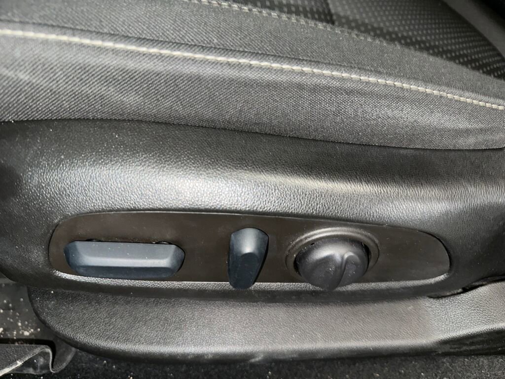 Certified 2022 GMC Acadia SLE w/ Driver Convenience Package image 3