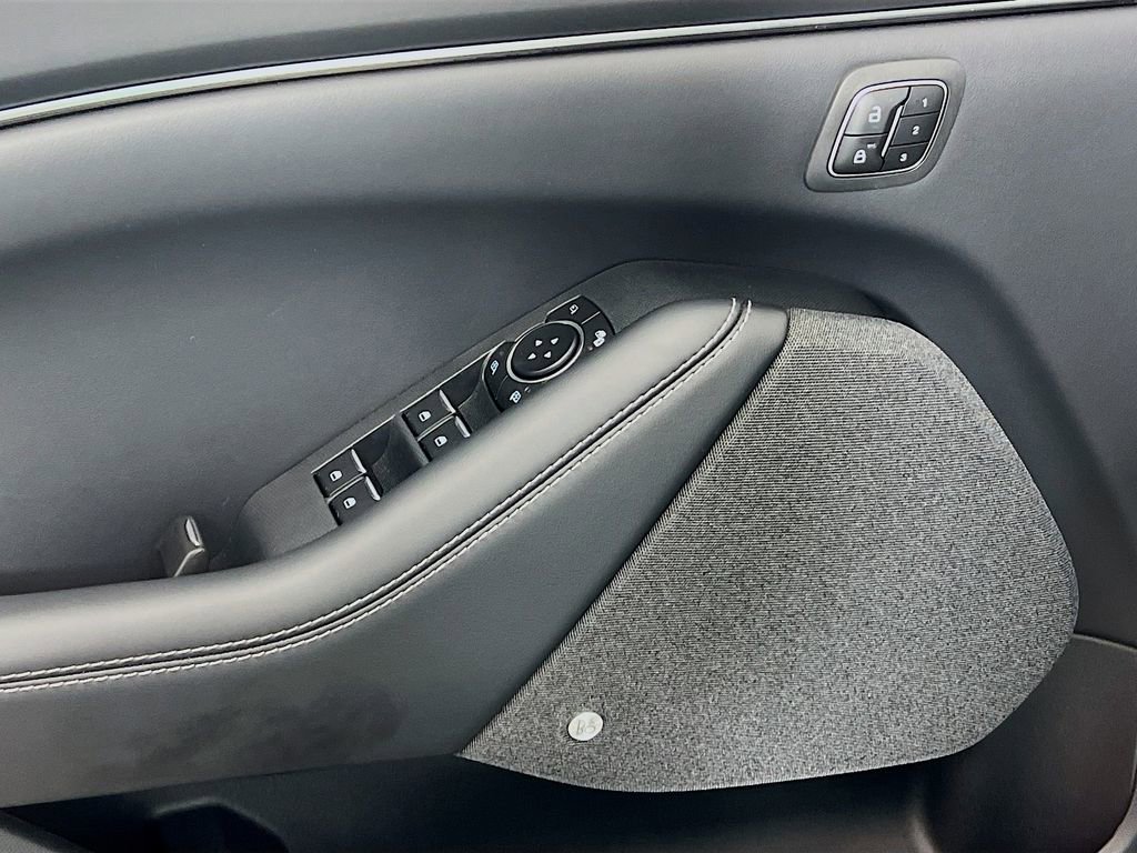 Used 2025 Ford Mustang Mach-E Premium image 23