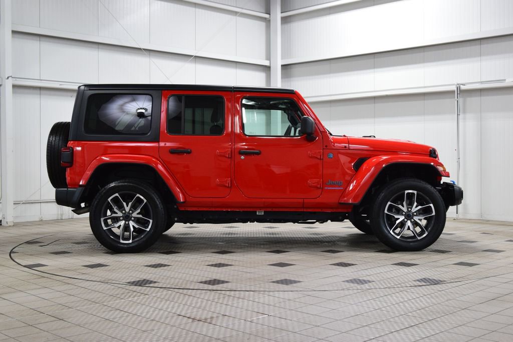 Used 2024 Jeep Wrangler Unlimited w/ Convenience Group AWD/4WD image 9