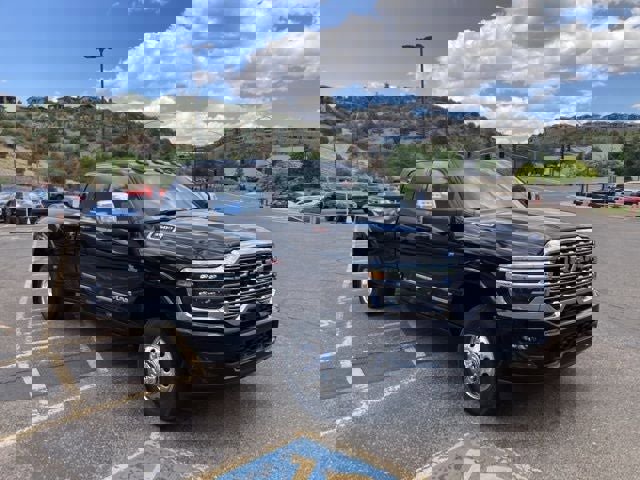 New 2025 RAM 3500 Limited image 4