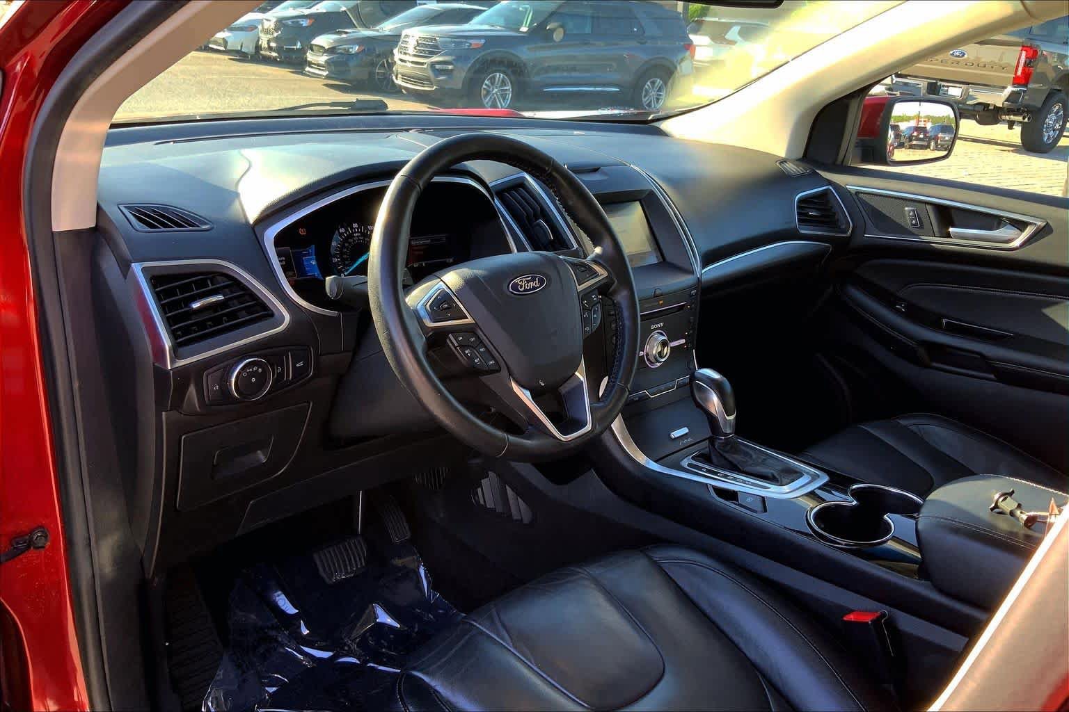 Used 2017 Ford Edge Titanium w/ Technology Package FWD image 17