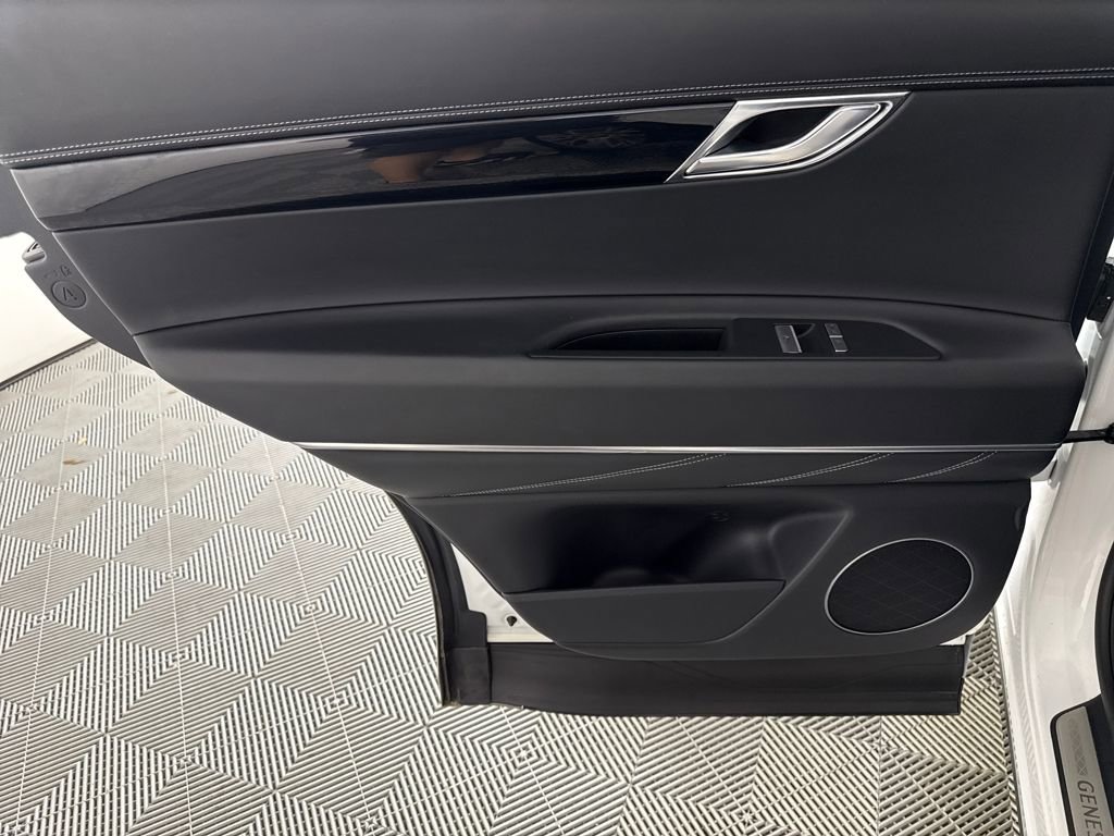 Certified 2025 Genesis GV80 2.5T Standard image 14