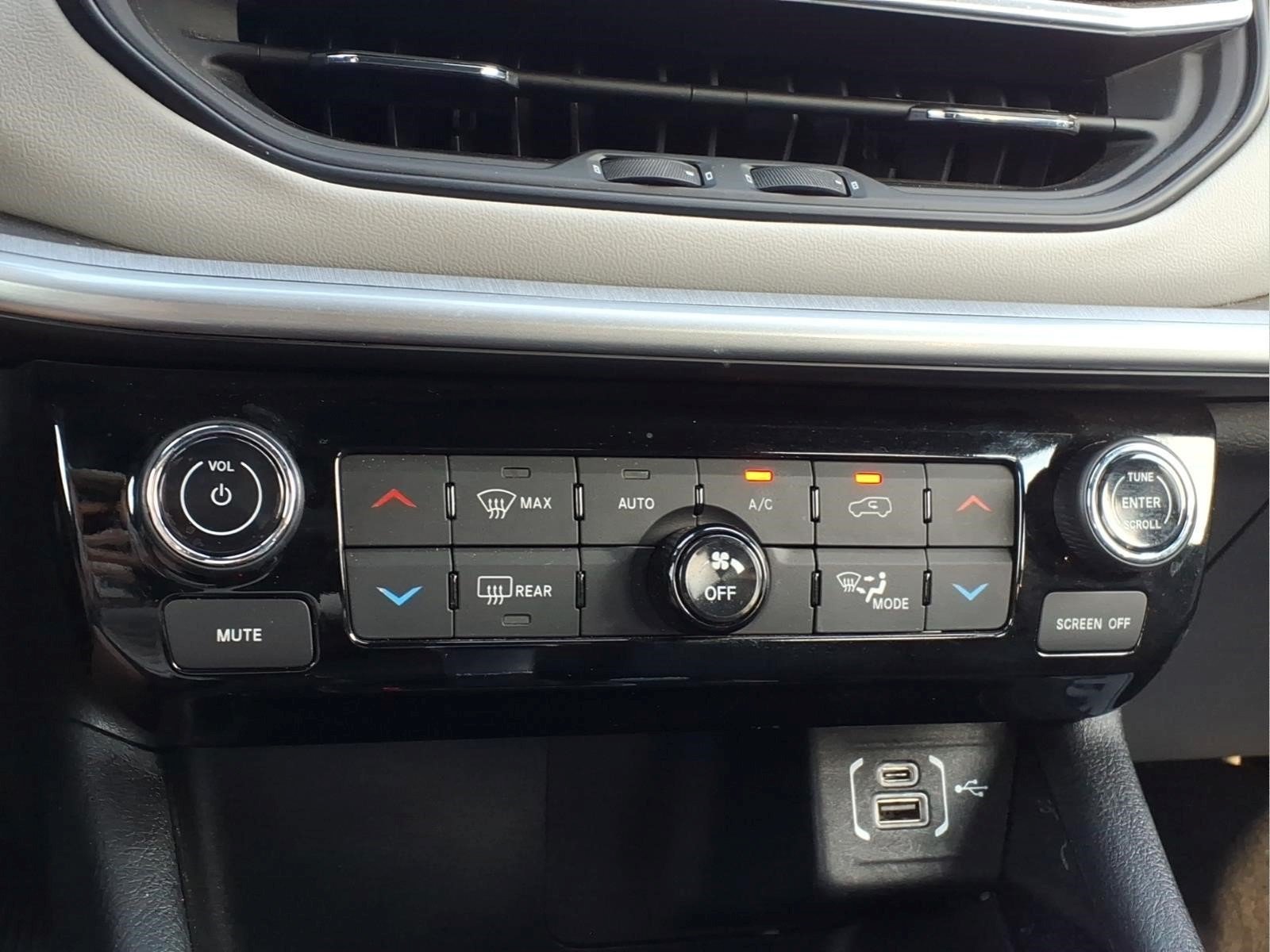 Used 2025 Jeep Compass Limited AWD/4WD image 15