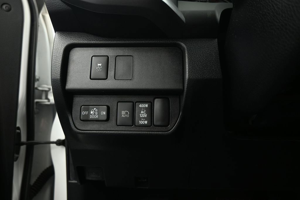 Used 2022 Toyota Tacoma TRD Off-Road w/ Technology Package AWD/4WD image 11