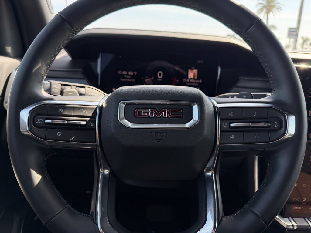 Used 2026 GMC Acadia Elevation w/ Elevation Premium Package FWD image 23