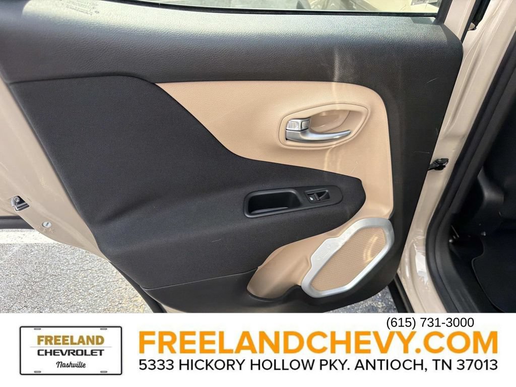 Used 2016 Jeep Renegade Latitude FWD image 15