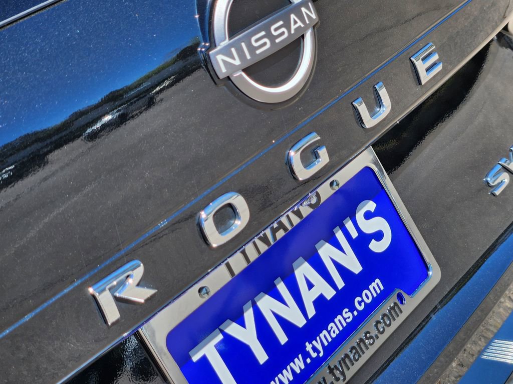 Used 2023 Nissan Rogue SV image 9