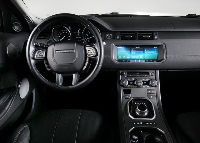 Used 2019 Land Rover Range Rover Evoque SE Premium image 11