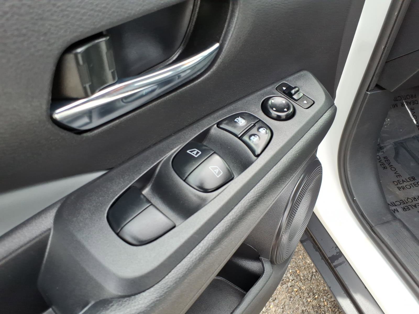 Used 2023 Nissan Kicks SR w/ SR Premium Package FWD image 15