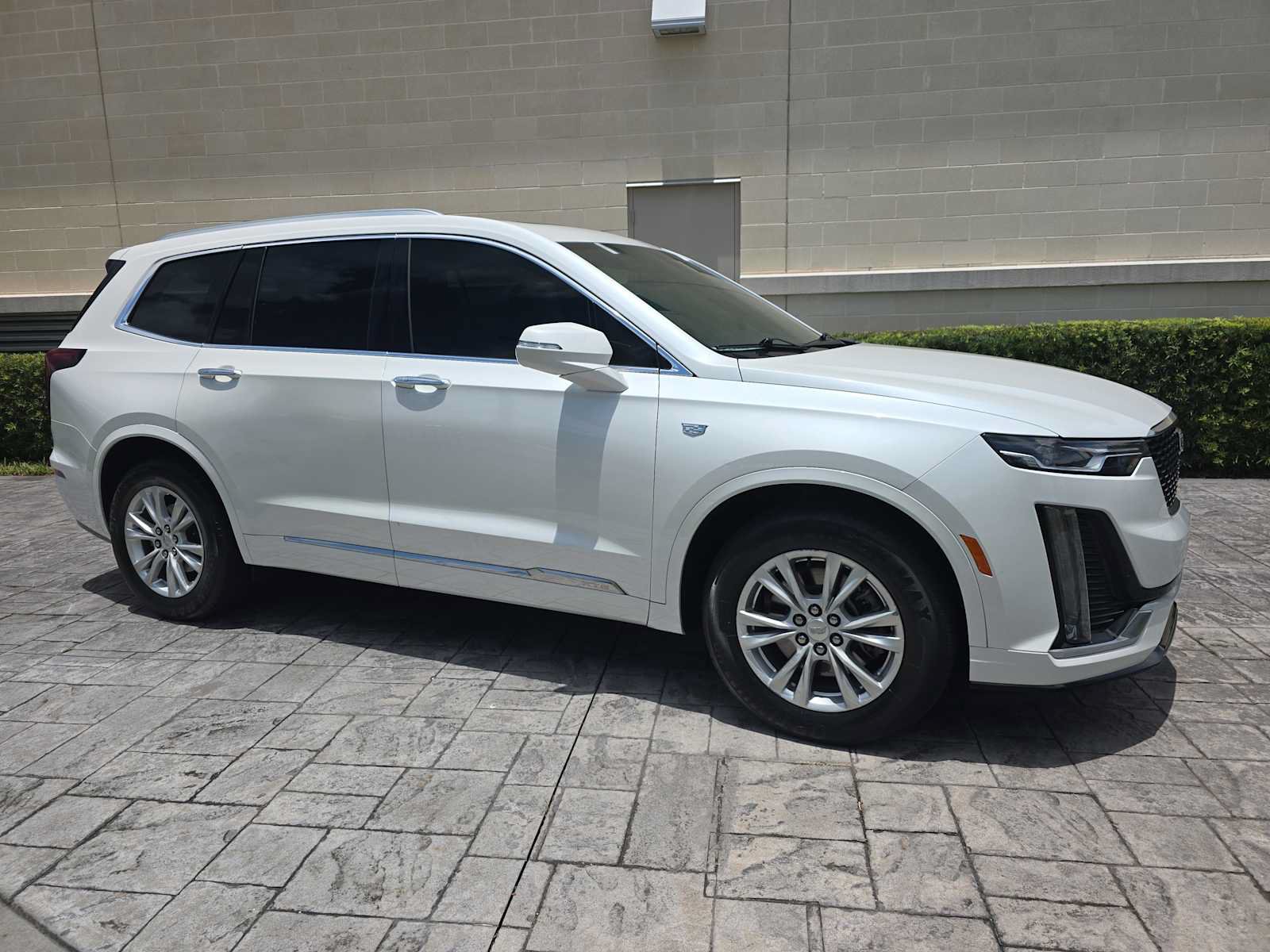 Used 2021 Cadillac XT6 Luxury FWD image 1