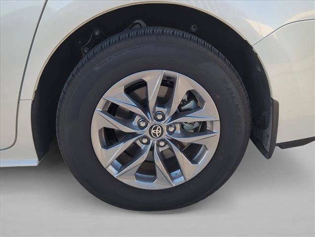 Used 2025 Toyota Sienna XLE w/ XLE Plus Package FWD image 5