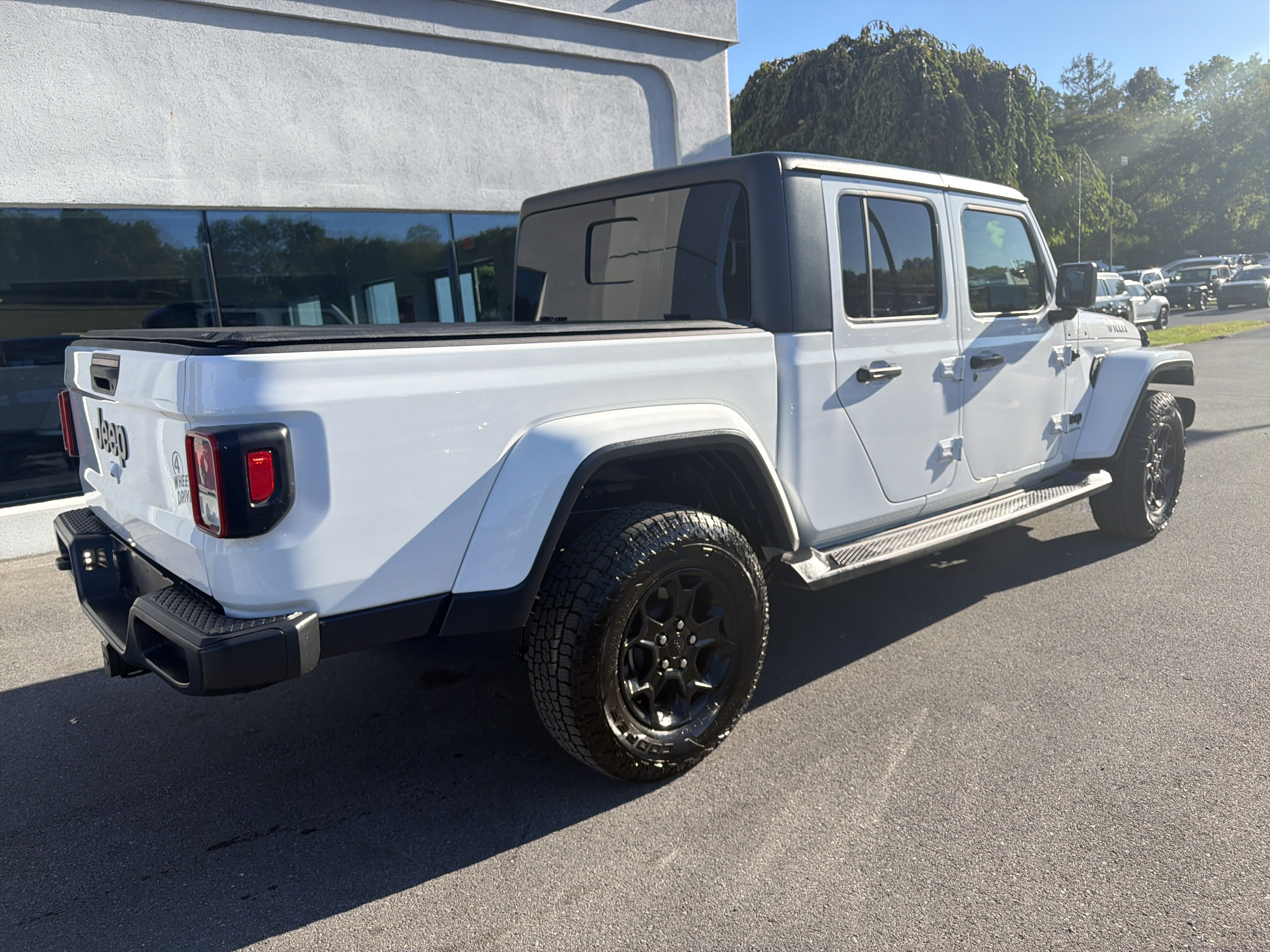 Used 2023 Jeep Gladiator Sport AWD/4WD image 3