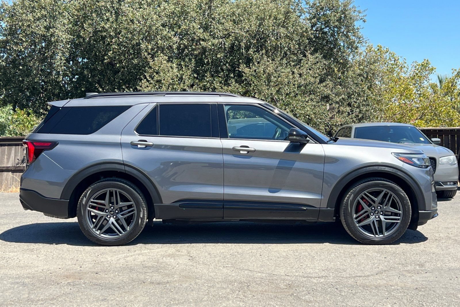 Certified 2025 Ford Explorer ST AWD/4WD image 3