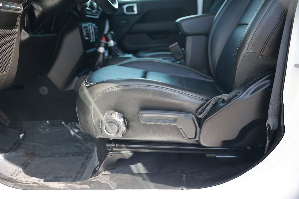 Used 2022 Jeep Wrangler Unlimited Sahara AWD/4WD image 21