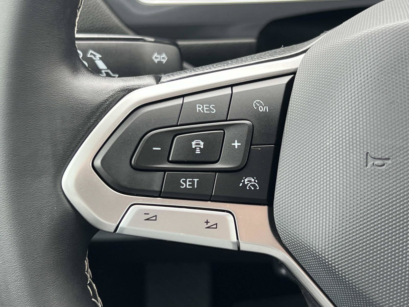 Certified 2023 Volkswagen Tiguan SE FWD image 9