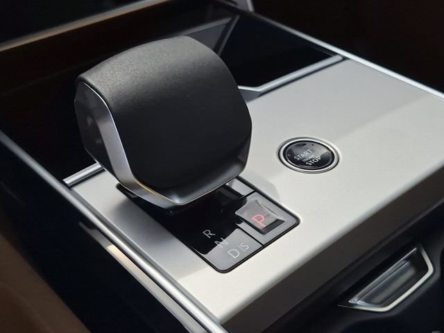 New 2026 Land Rover Range Rover Long Wheelbase SE AWD/4WD image 9