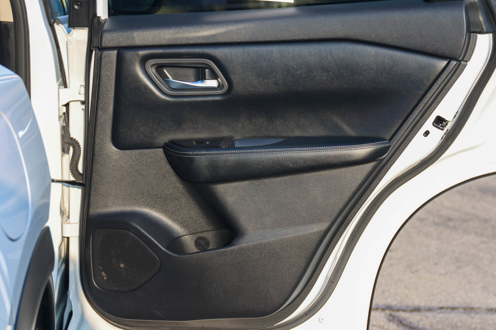 Used 2025 Nissan Rogue SV FWD image 16
