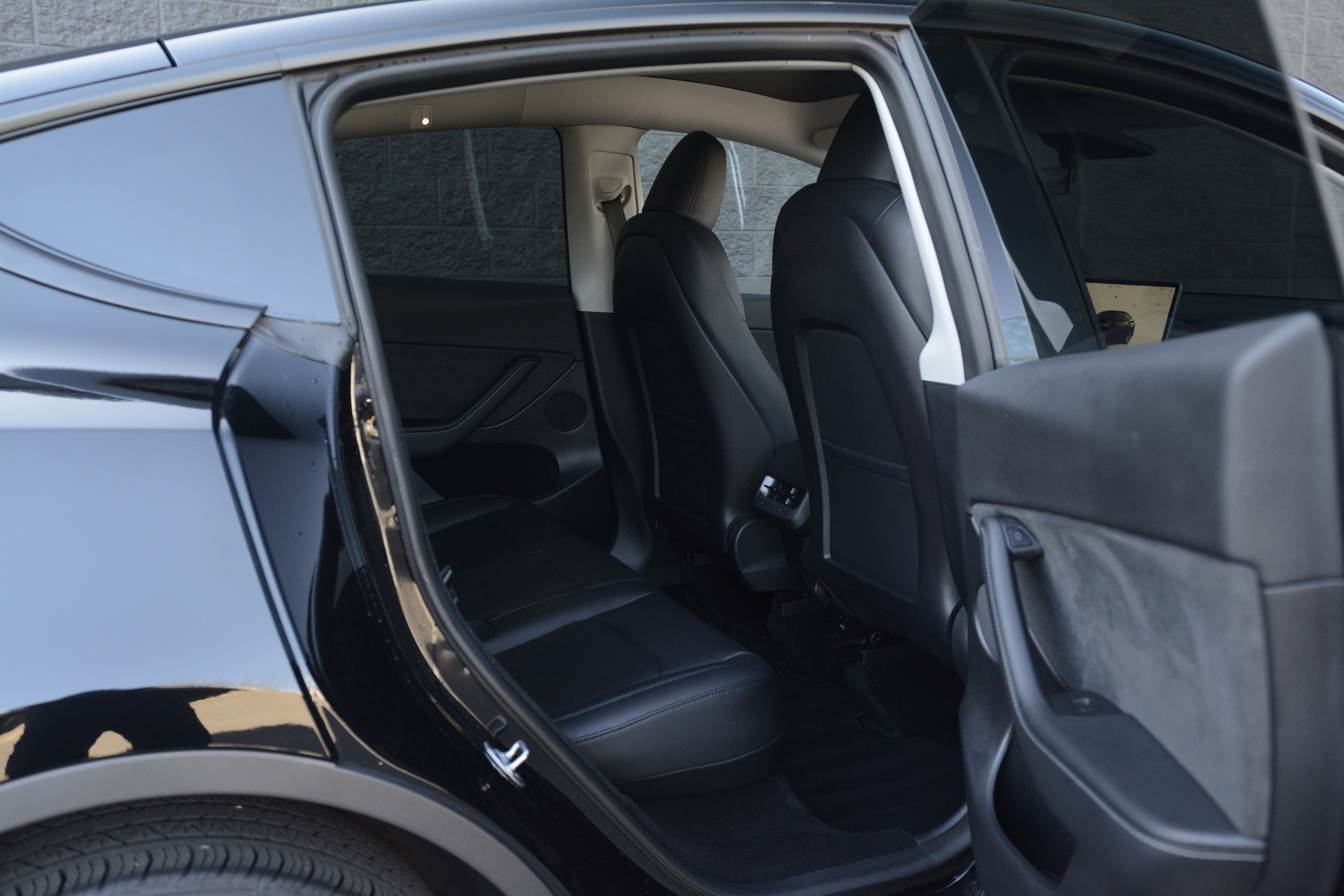 Used 2023 Tesla Model Y Long Range image 30