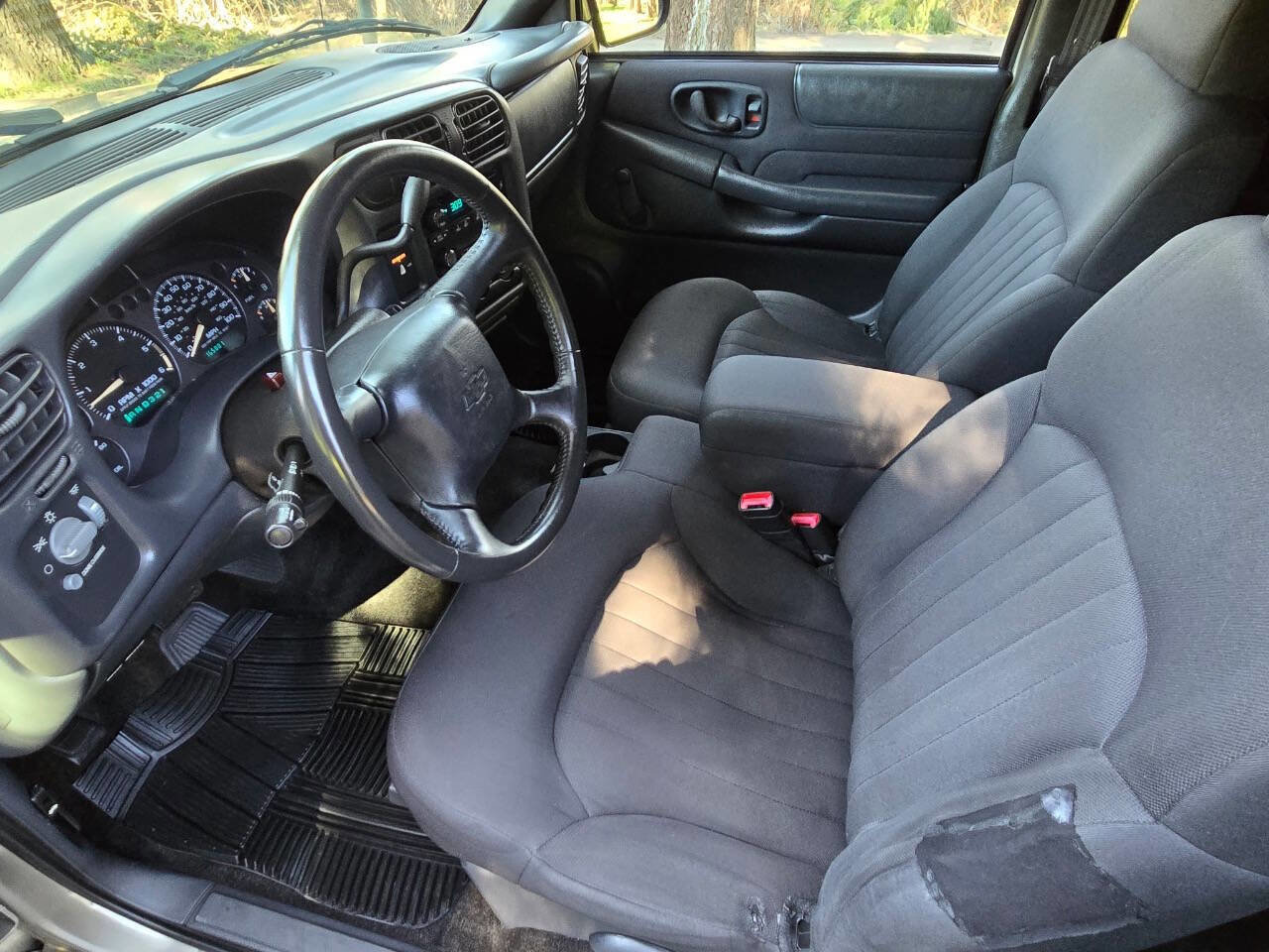 Used 2003 Chevrolet S10 Pickup LS image 32