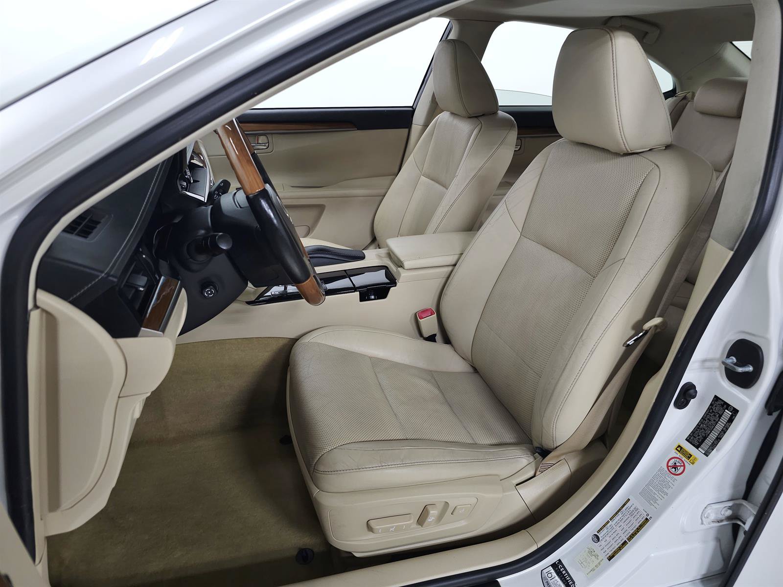 Used 2014 Lexus ES 300h w/ Luxury Package w/Bamboo Trim FWD image 15