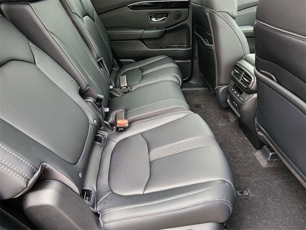 Certified 2024 Honda Pilot Touring image 19