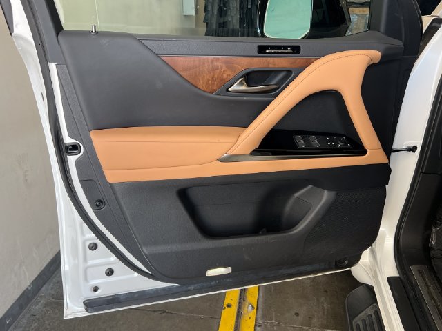 Used 2023 Lexus LX 600 4WD w/ Appearance Package image 32