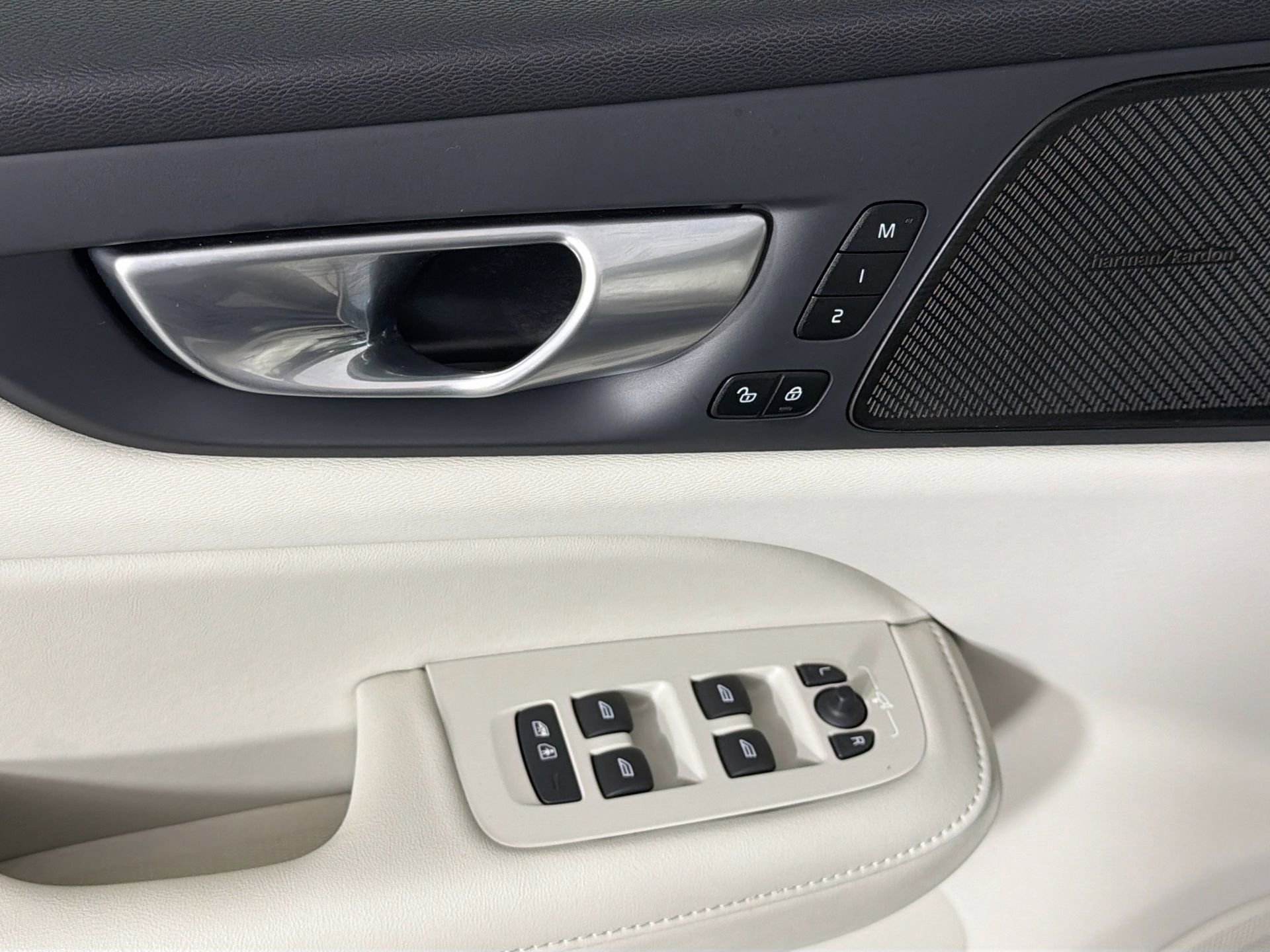 Certified 2024 Volvo S60 B5 Ultimate w/ Climate Package image 18