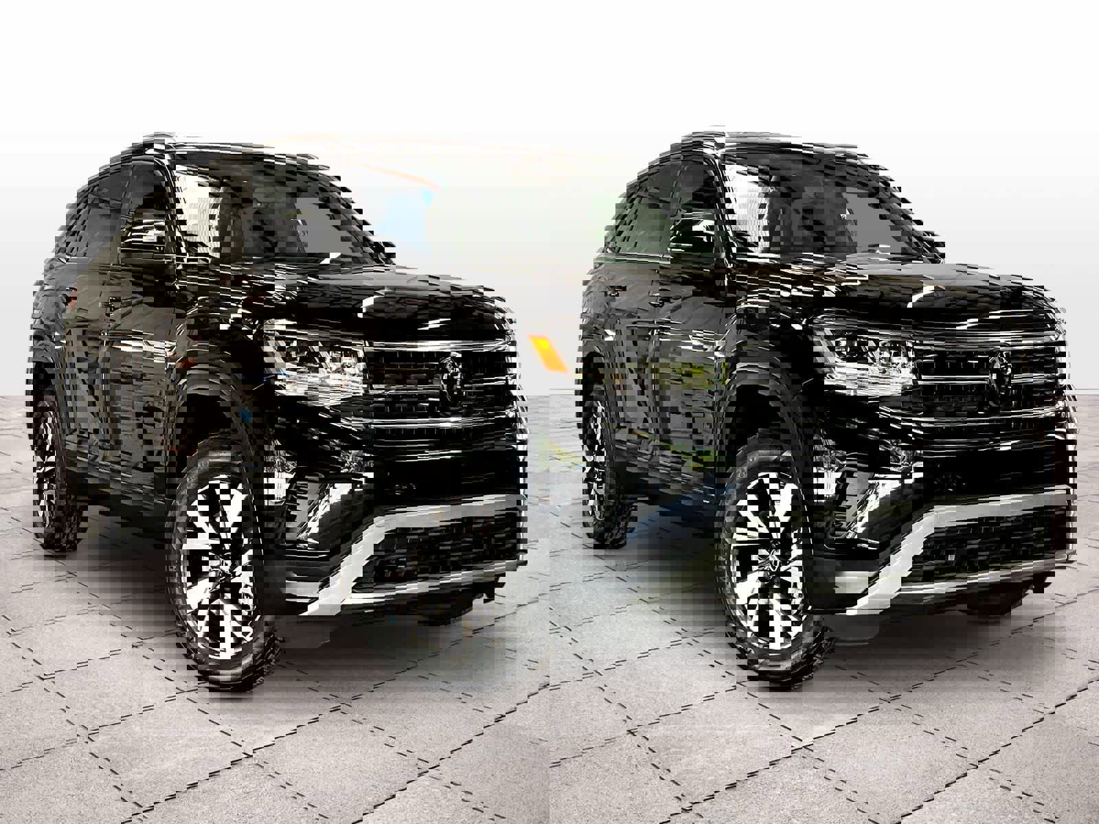 Used 2023 Volkswagen Atlas Cross Sport SE image 2