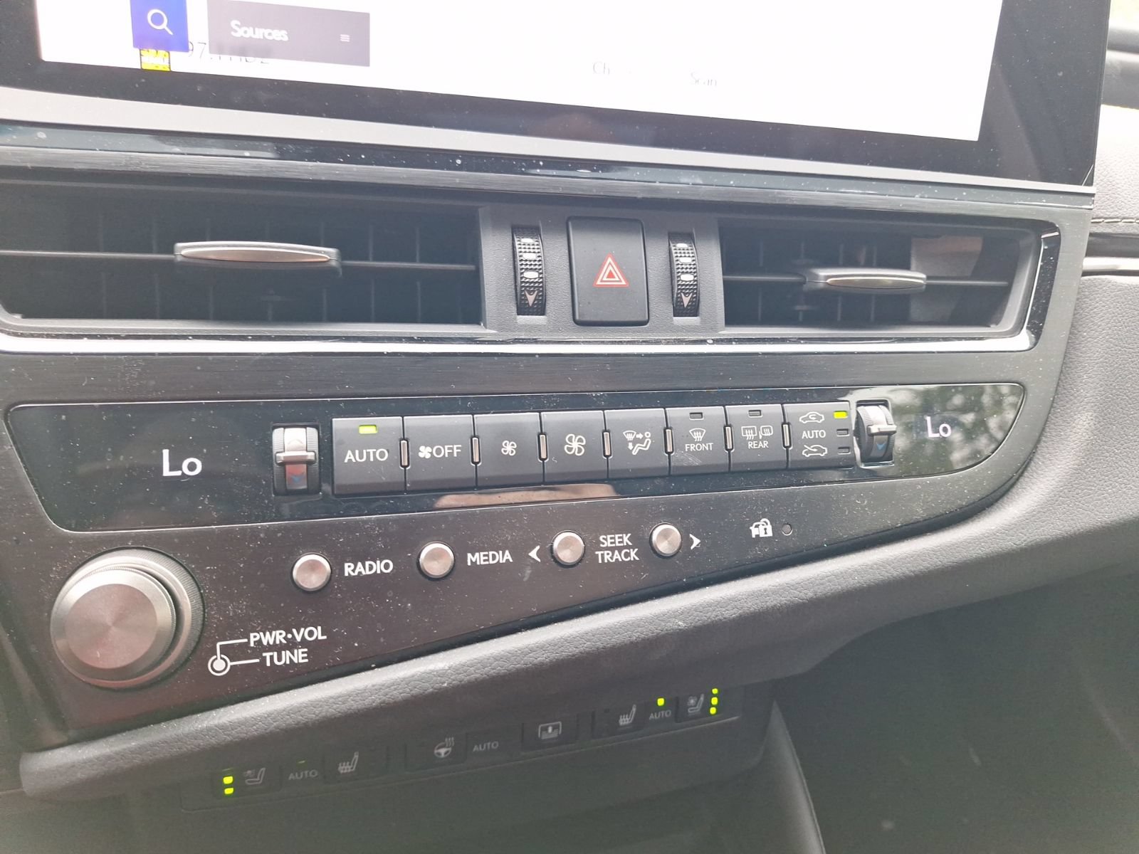 Used 2025 Lexus ES 350 Ultra Luxury FWD image 25