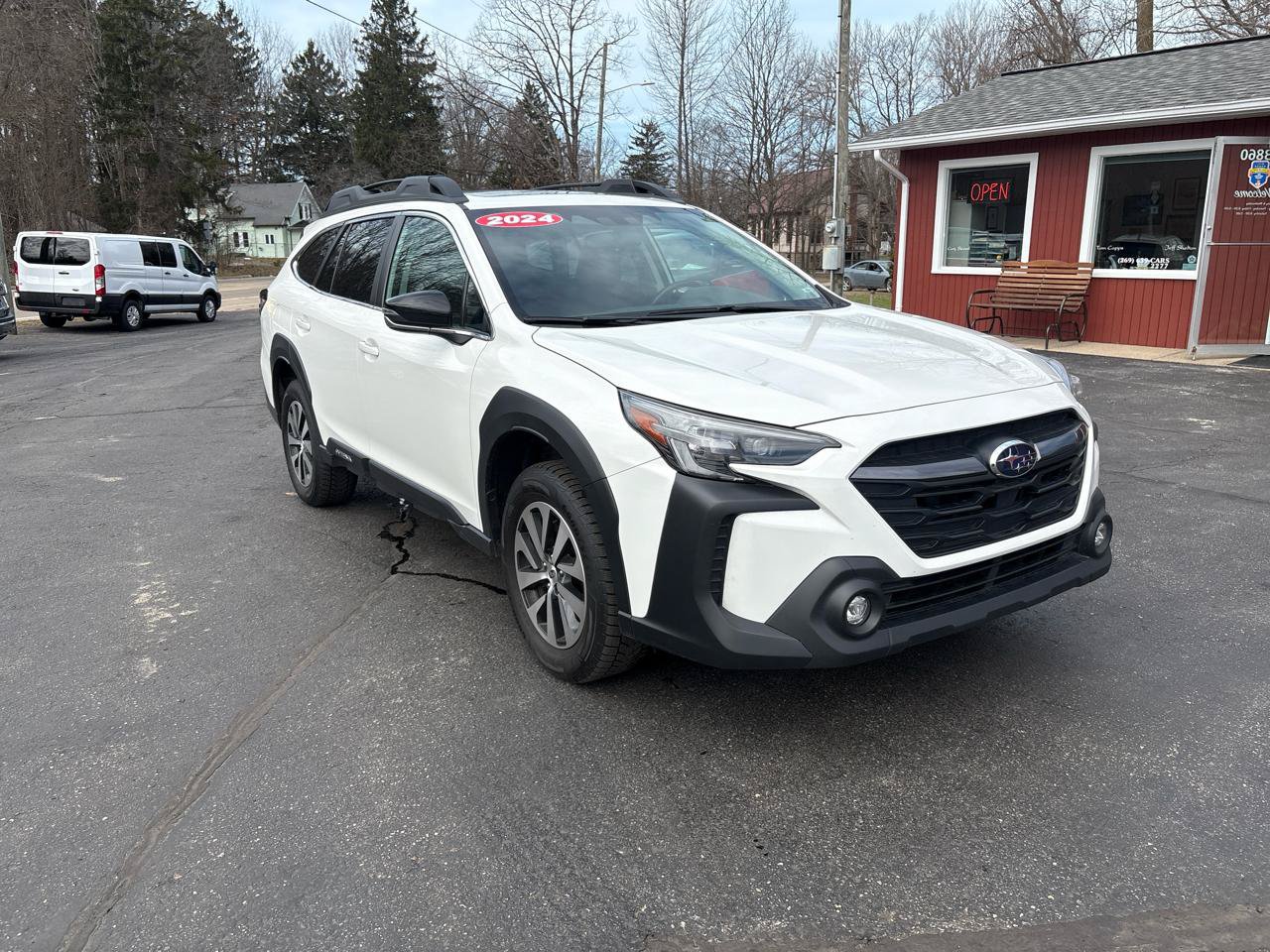 Used 2024 Subaru Outback Premium AWD/4WD image 2