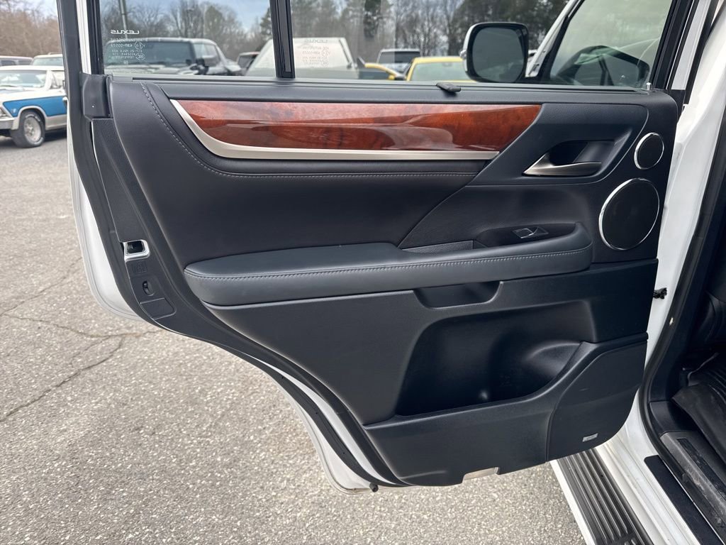 Used 2016 Lexus LX 570 4WD image 29