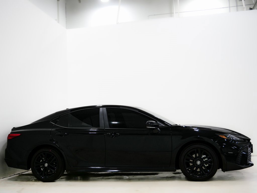 Used 2026 Toyota Camry SE image 4