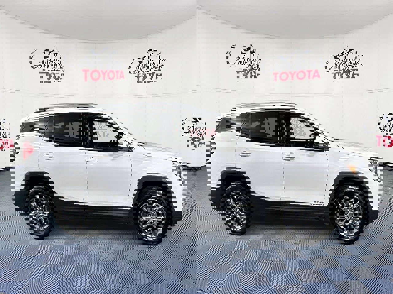 Used 2024 GMC Terrain SLT image 8