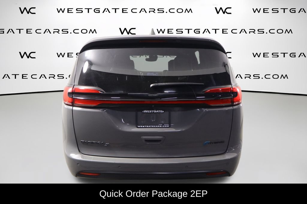 Used 2022 Chrysler Pacifica Limited w/ Uconnect Theater Family Group FWD image 4