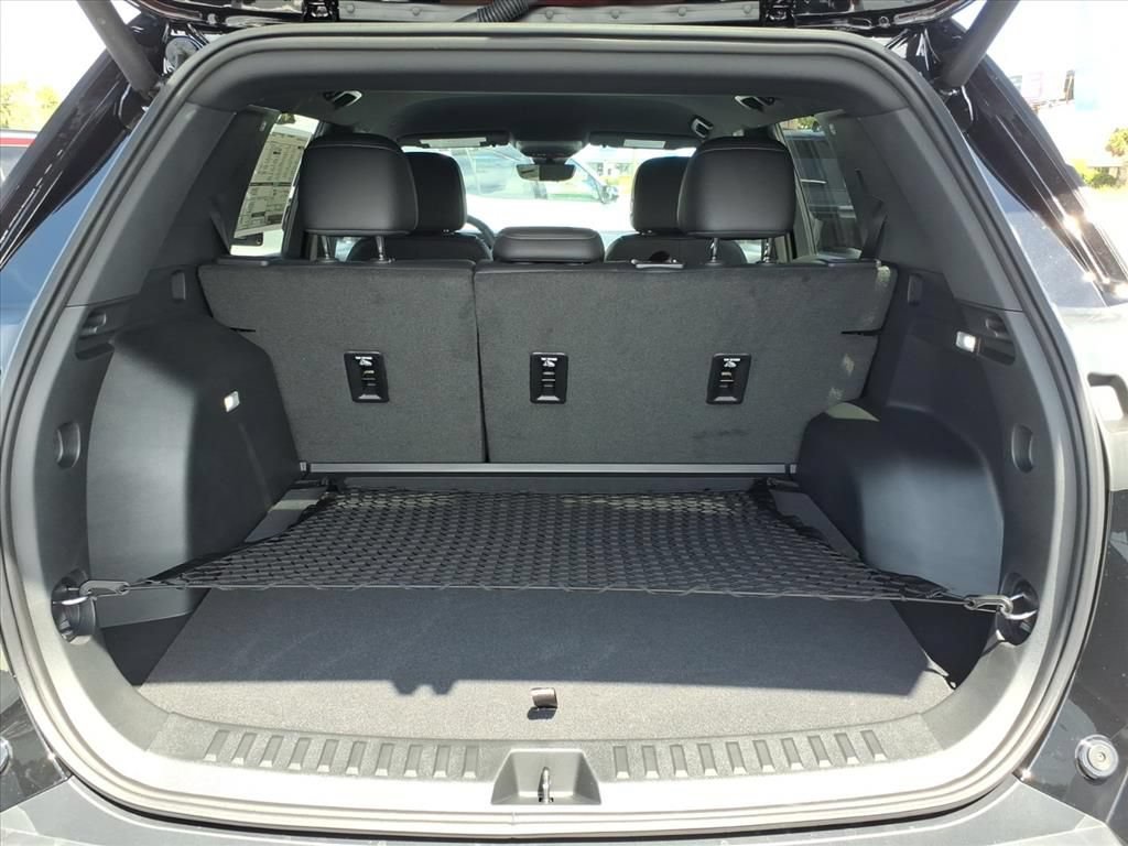 New 2027 Chevrolet Equinox LT w/ Convenience Package II FWD image 15