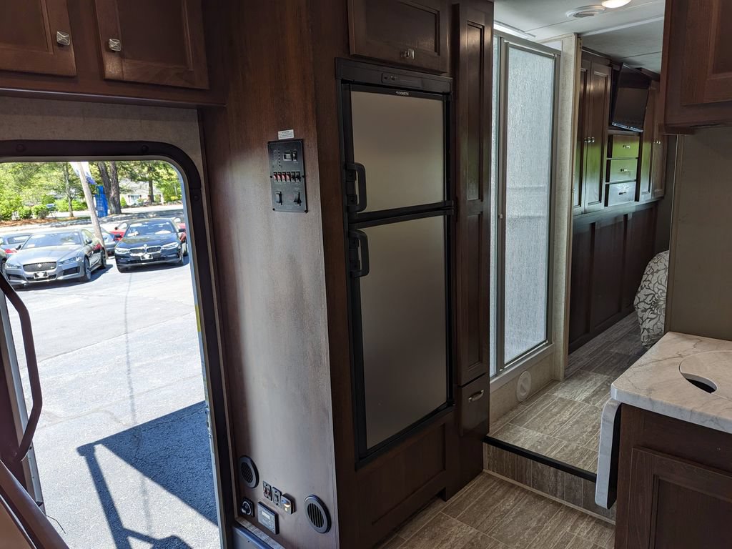 Used 2019 Chevrolet Express 4500 w/ RV Package RWD image 85