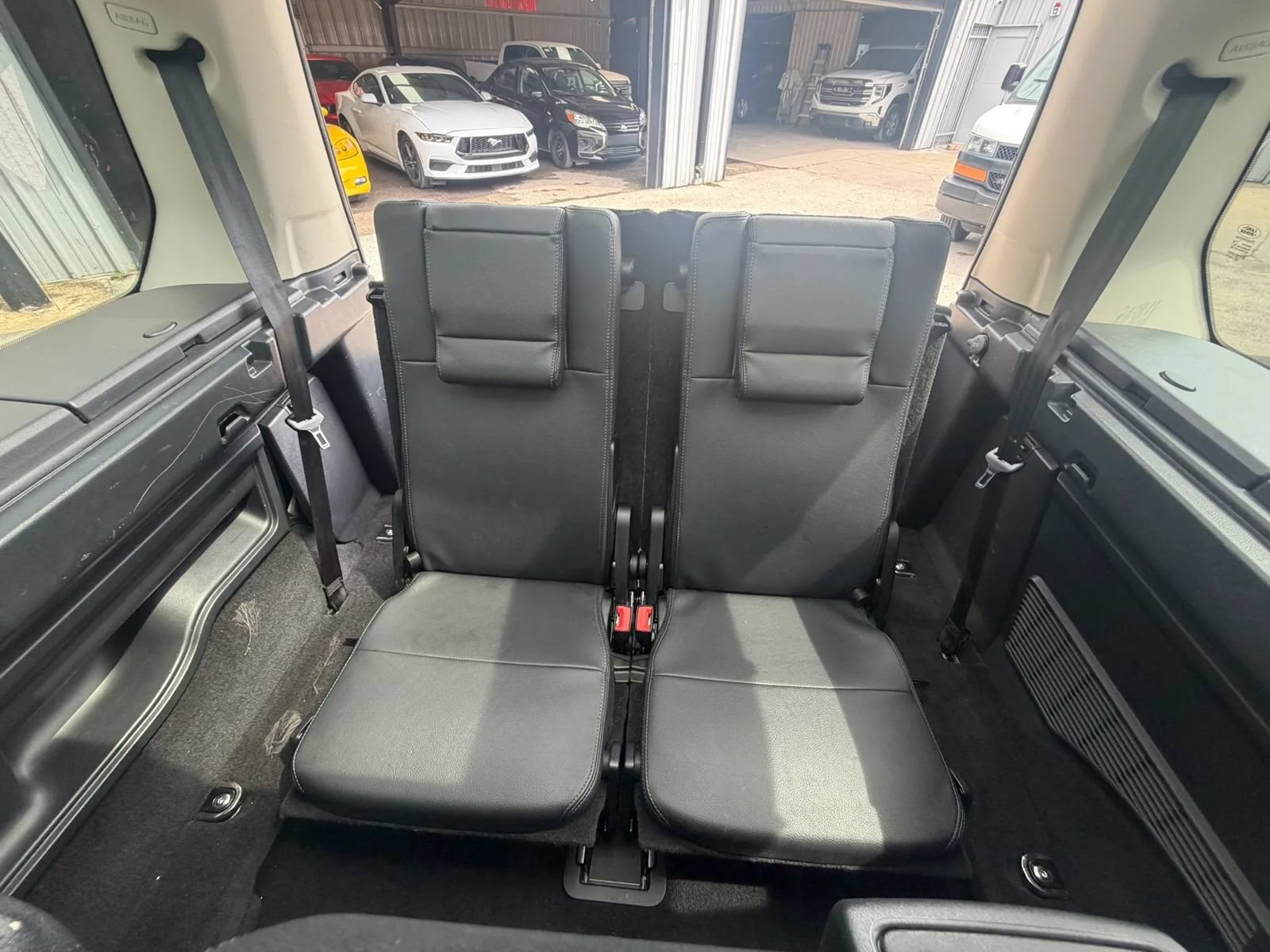 Used 2014 Land Rover LR4 HSE AWD/4WD image 34