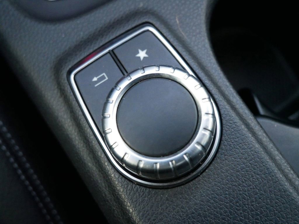 Used 2020 Mercedes-Benz GLA 250 4MATIC image 26