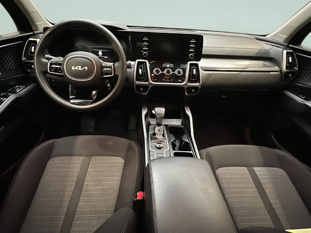 Used 2022 Kia Sorento LX AWD/4WD image 3