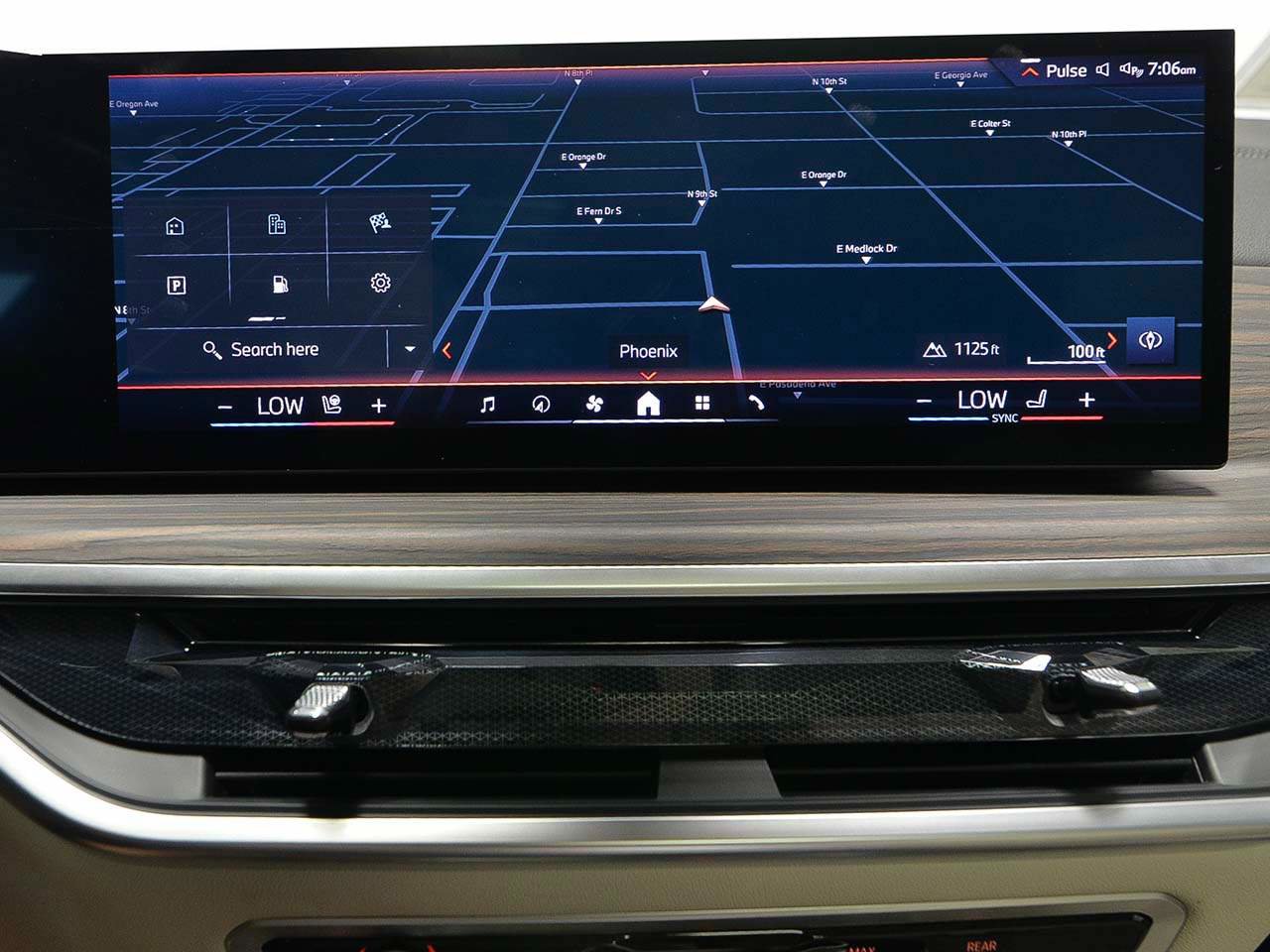 Certified 2024 BMW X7 xDrive40i w/ Premium Package image 16