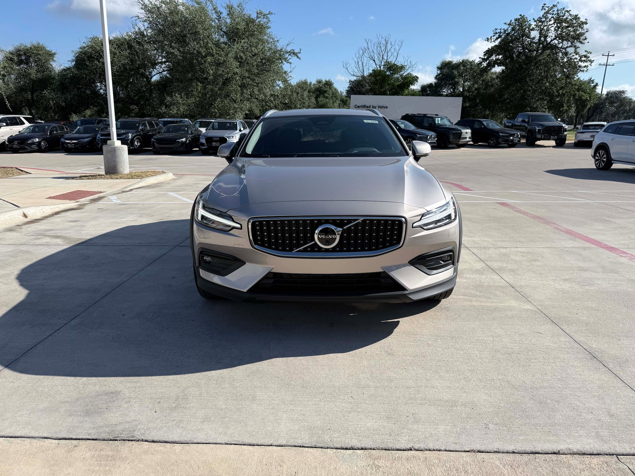 New 2026 Volvo V60 B5 Cross Country Ultra w/ Protection Package Premier AWD/4WD image 8