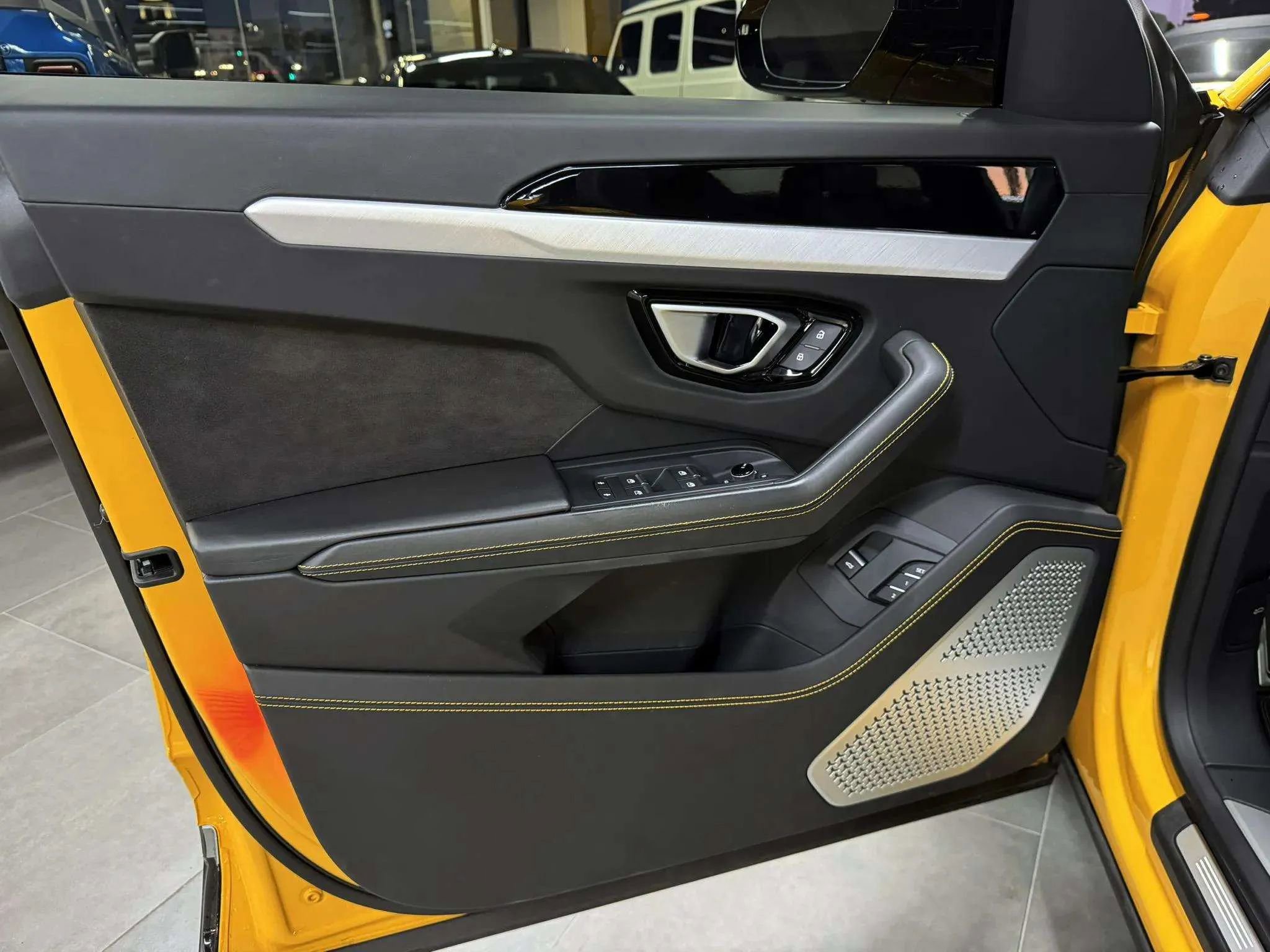 Used 2020 Lamborghini Urus image 28