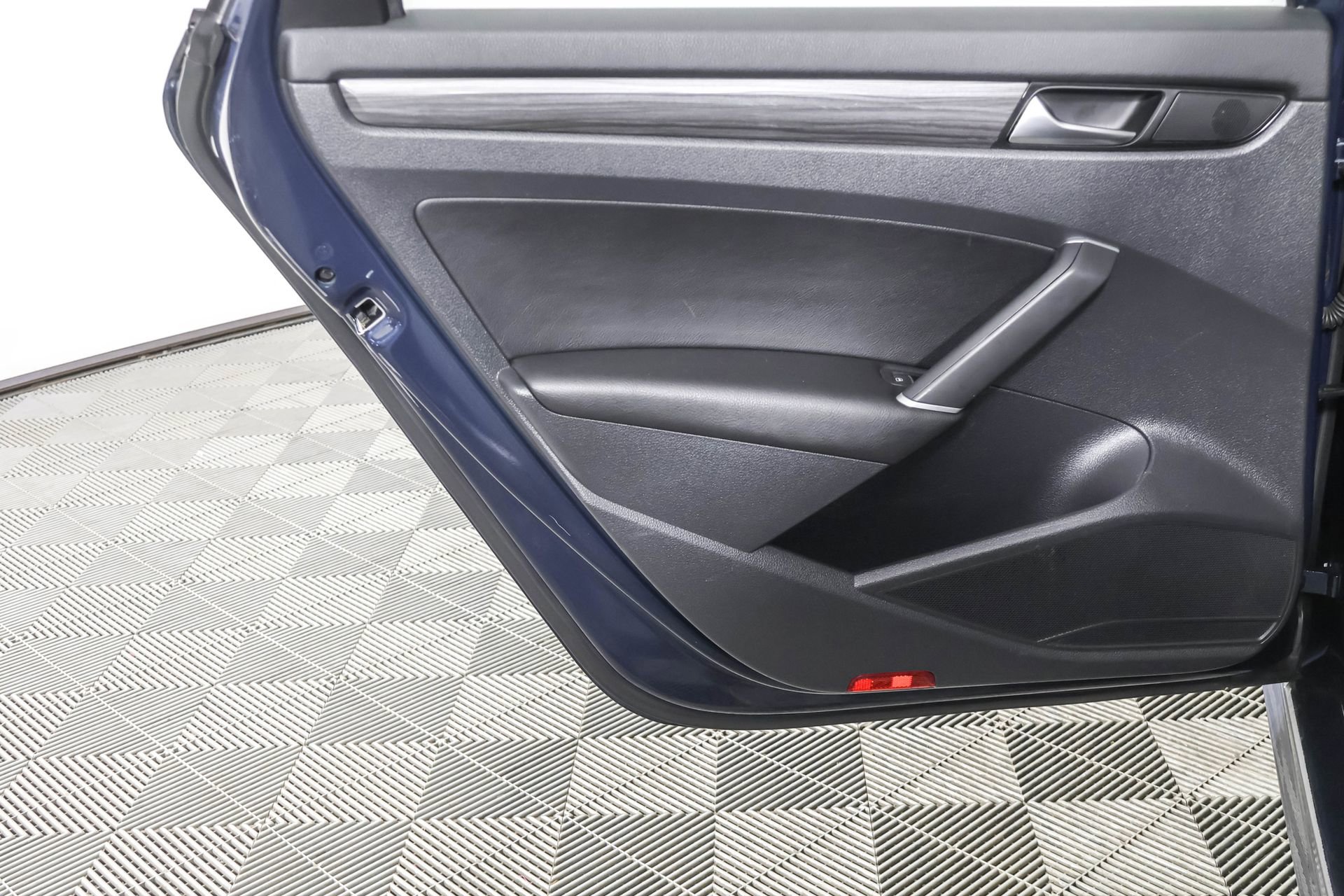 Used 2022 Volkswagen Passat 2.0T R-Line image 38