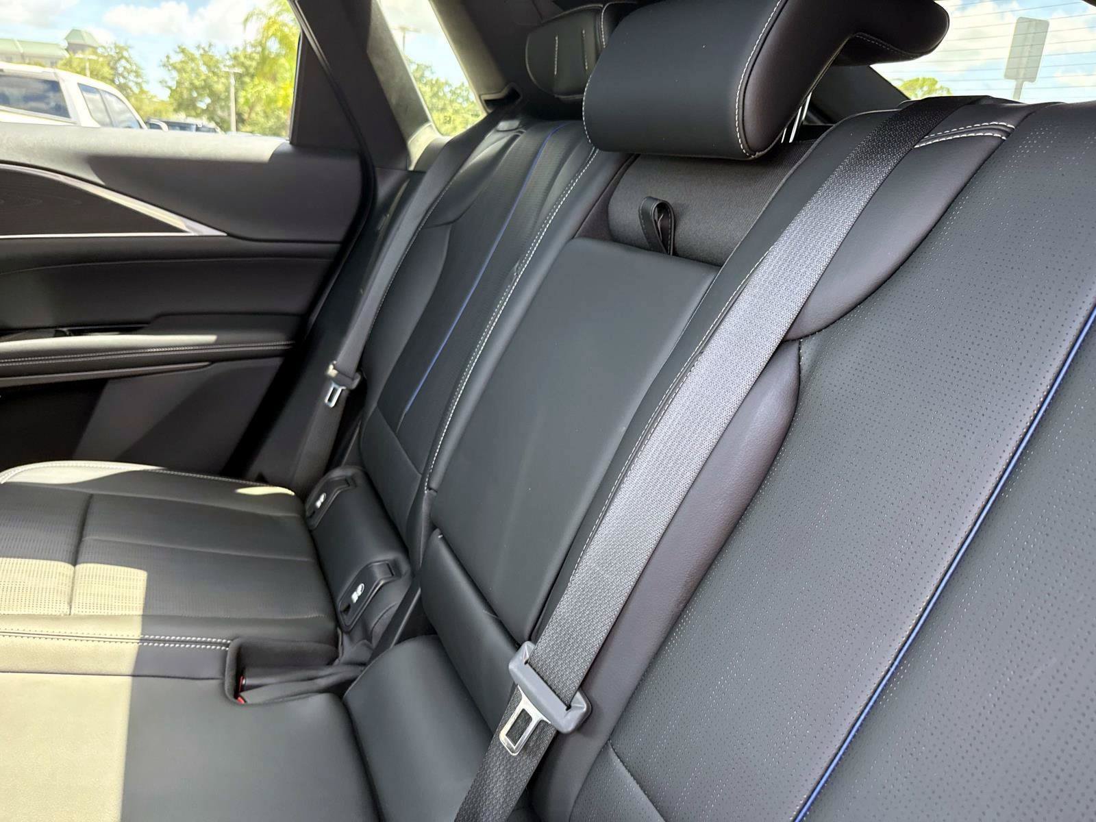 Used 2024 Cadillac Lyriq Luxury RWD image 13