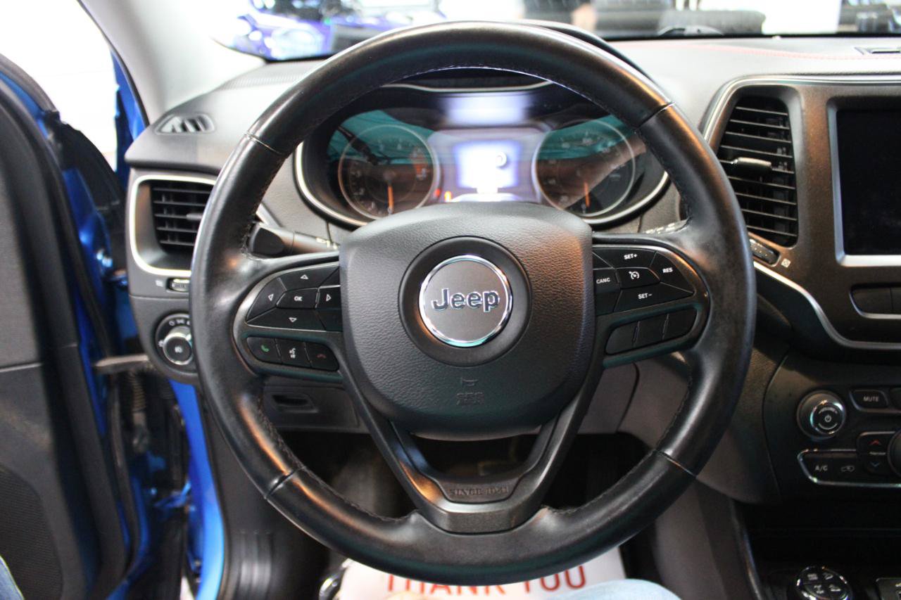 Used 2019 Jeep Cherokee Trailhawk w/ Cold Weather Group AWD/4WD image 17