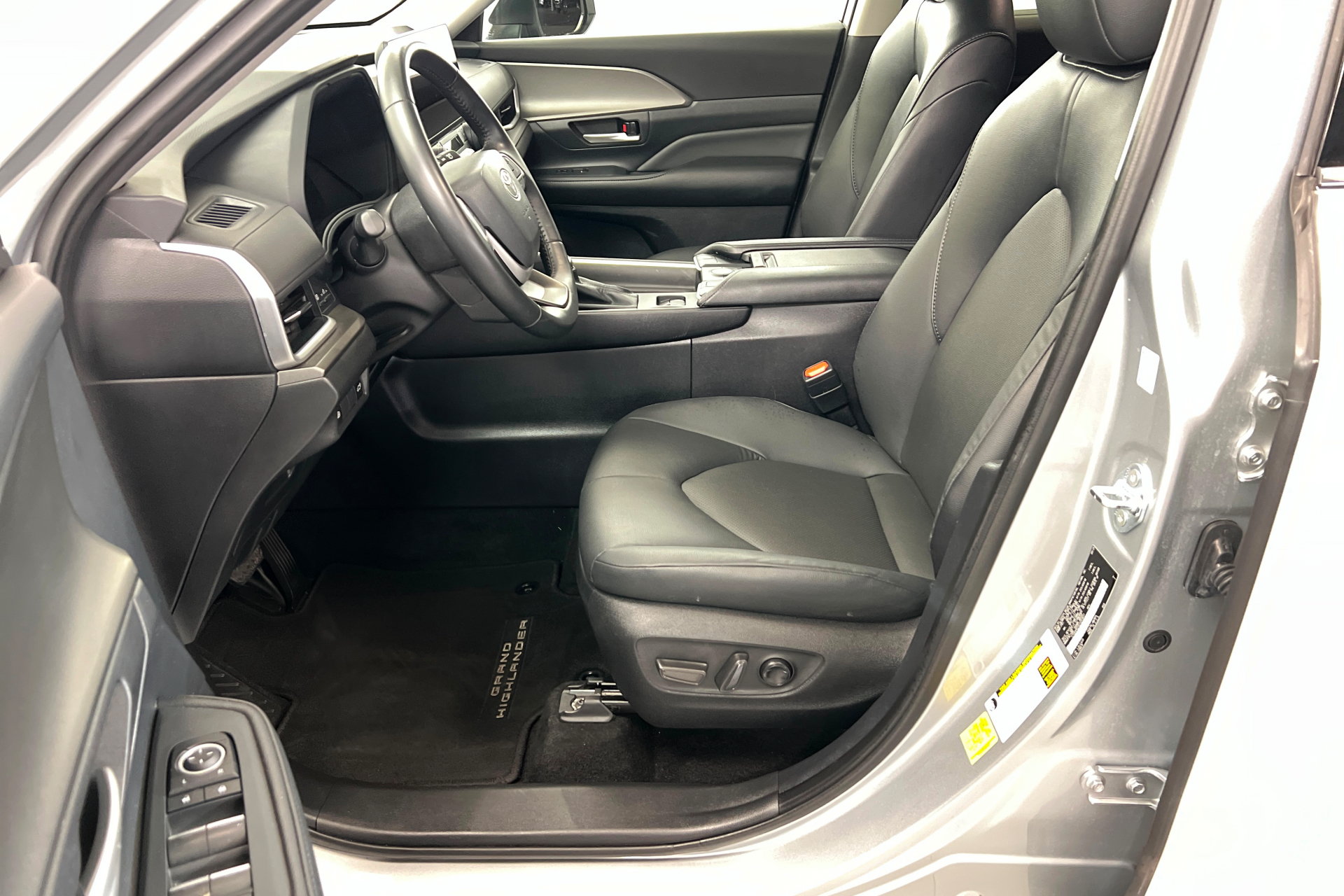 Certified 2025 Toyota Grand Highlander AWD image 18