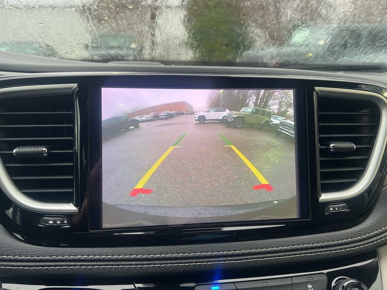 Used 2023 Chrysler Pacifica Touring-L FWD image 32