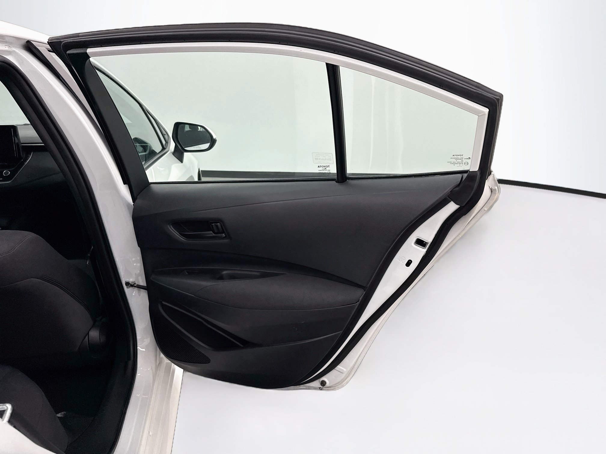 Used 2025 Toyota Corolla LE FWD image 27