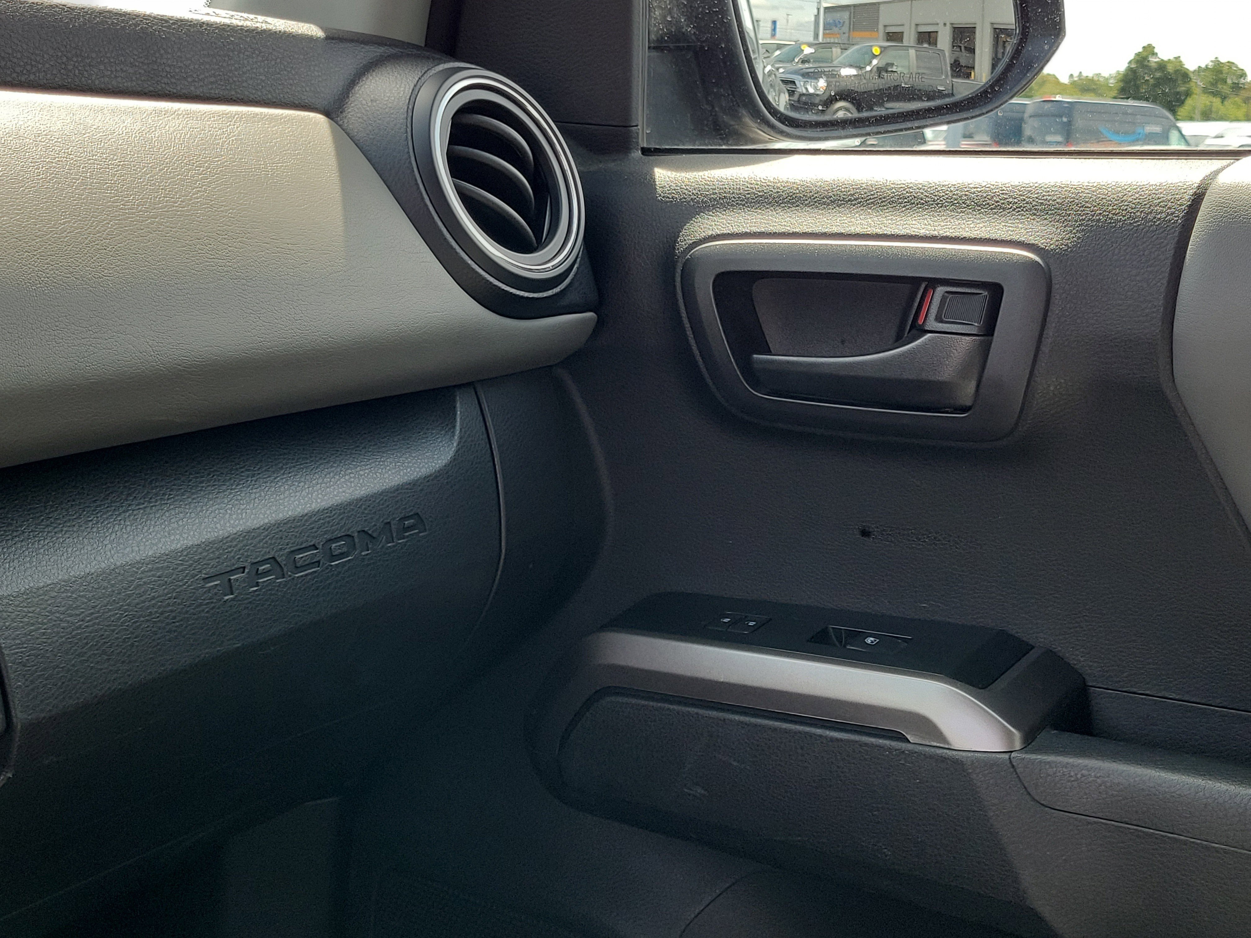 Used 2022 Toyota Tacoma SR5 image 28