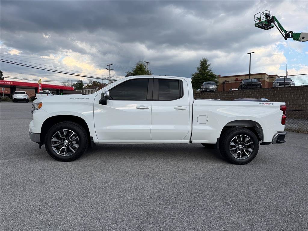 Used 2024 Chevrolet Silverado 1500 LT AWD/4WD image 4